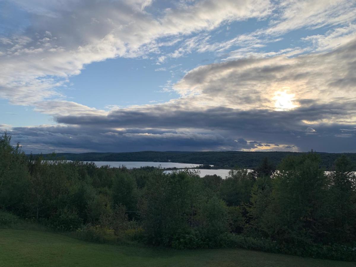 Auberge Motel Panorama Lac-Bouchette Eksteriør bilde