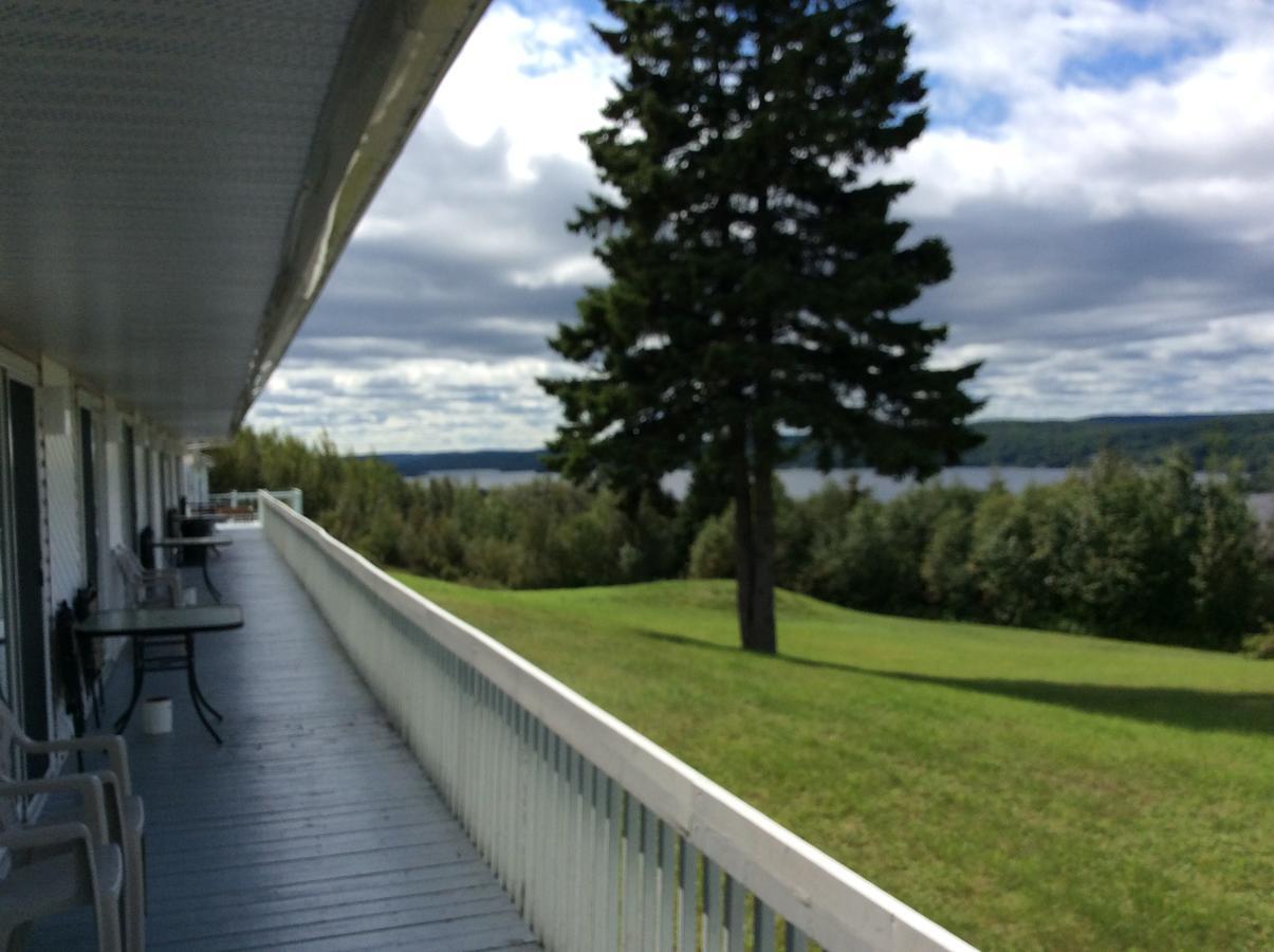 Auberge Motel Panorama Lac-Bouchette Eksteriør bilde