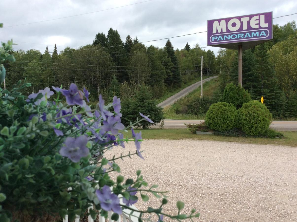 Auberge Motel Panorama Lac-Bouchette Eksteriør bilde